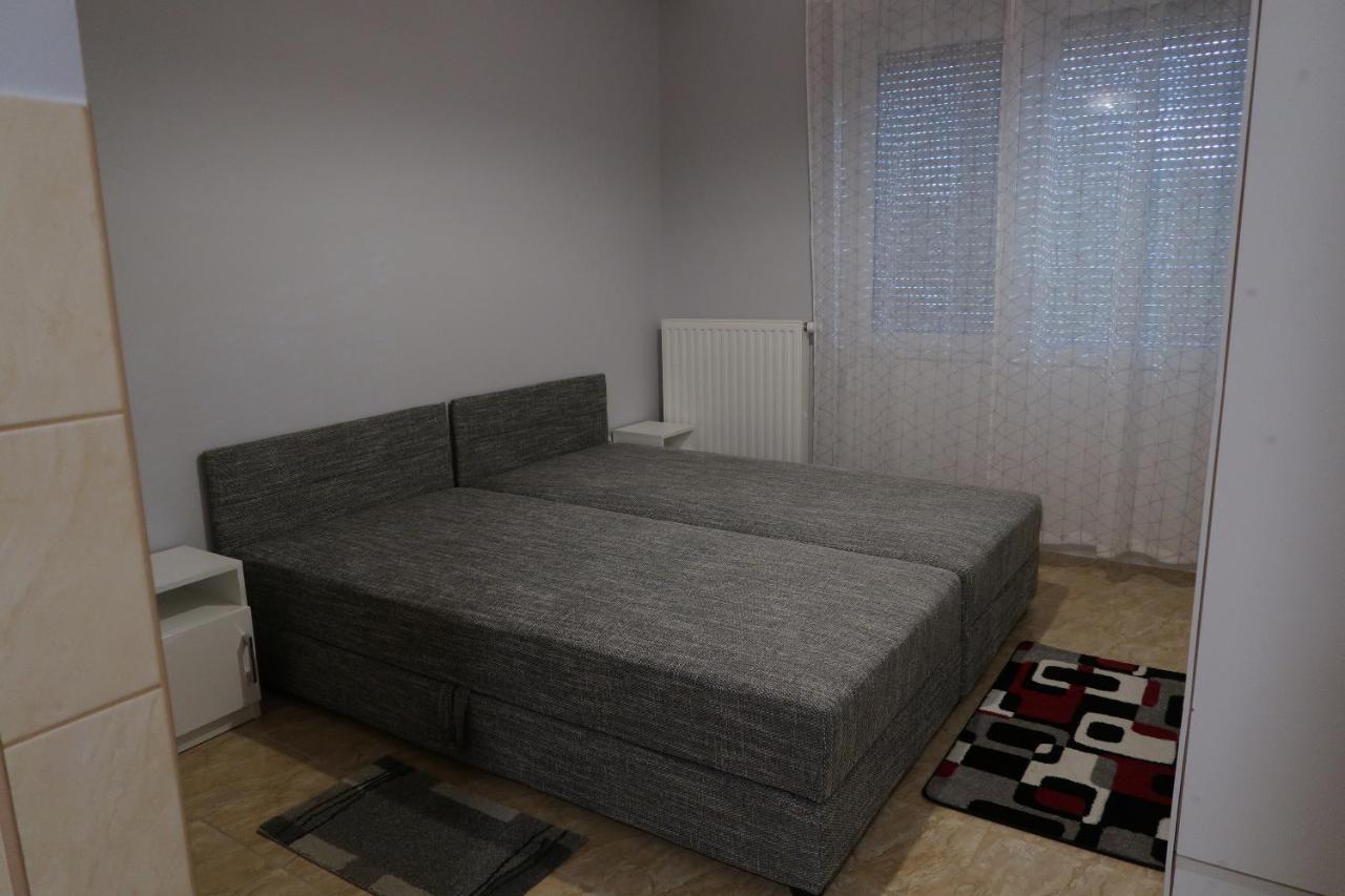 Eva Apartman Szigetvár Buitenkant foto