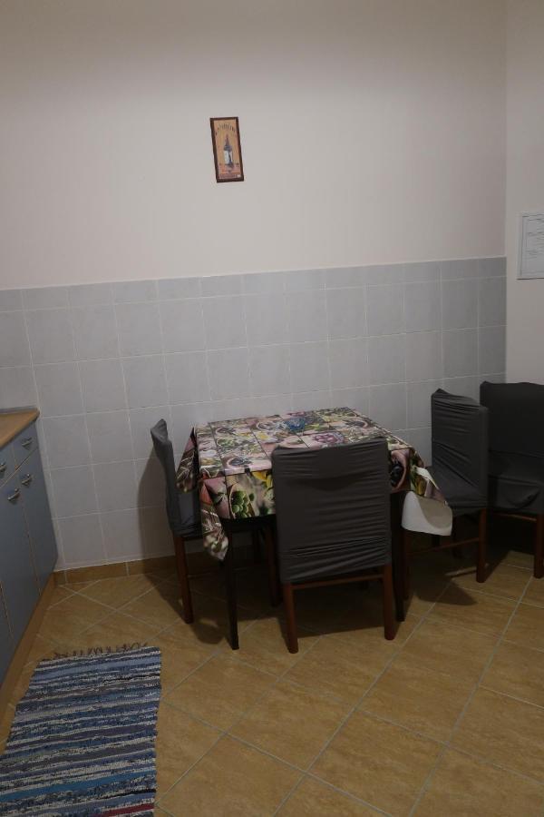 Eva Apartman Szigetvár Buitenkant foto