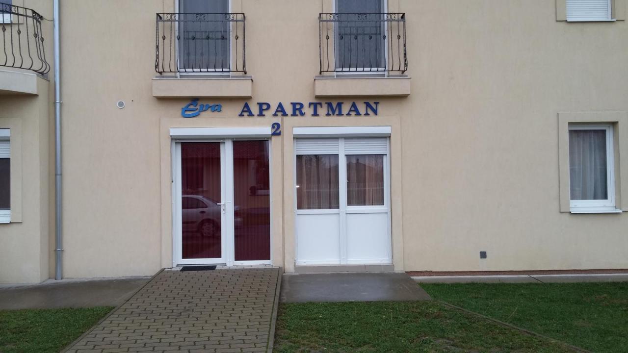 Eva Apartman Szigetvár Buitenkant foto